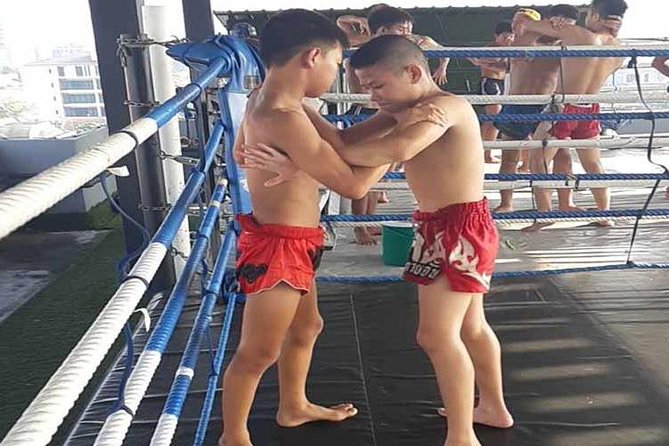 Thai Boxing Lesson, family and Kids Friendly - What the Hour Really Looks Like (Warmup, Technique, Practice)