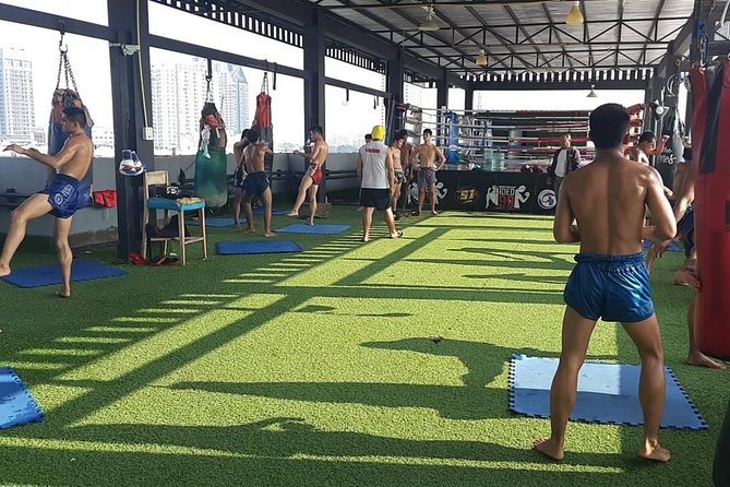 Thai Boxing Lesson, family and Kids Friendly - Where It Is: Rod Fai Fah Apartment Logistics