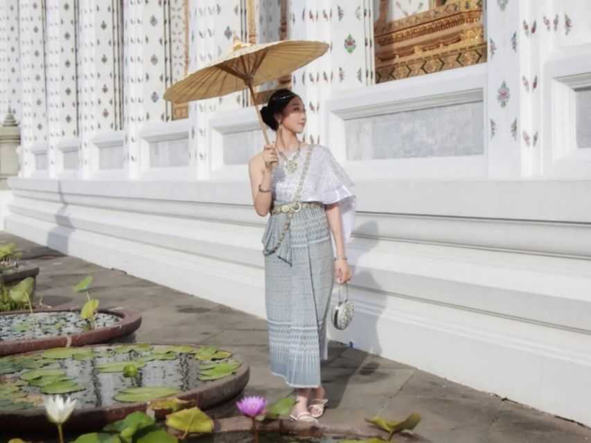 Thai Costume Rental - Using The Costume For Your Day Around Wat Arun