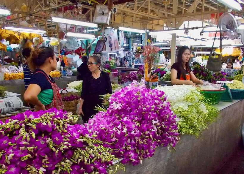 Thai culture and Bangkok local life guided bike tour - Pak Khlong Talat and Wat Kanlayanamit: the flower market’s punch