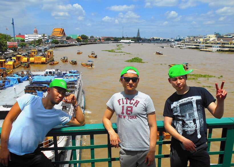 Thai culture and Bangkok local life guided bike tour - “Old capital” calm: turtles, temples, and a Buddha offering