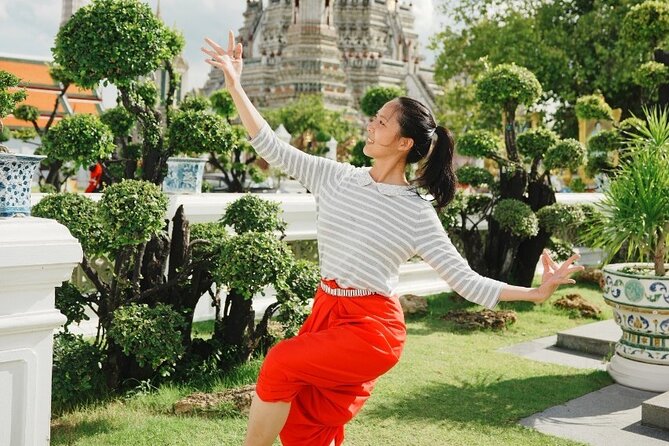 Thai Dance Class at Wat Arun - The arrival and first 20 minutes: getting set up like a performer