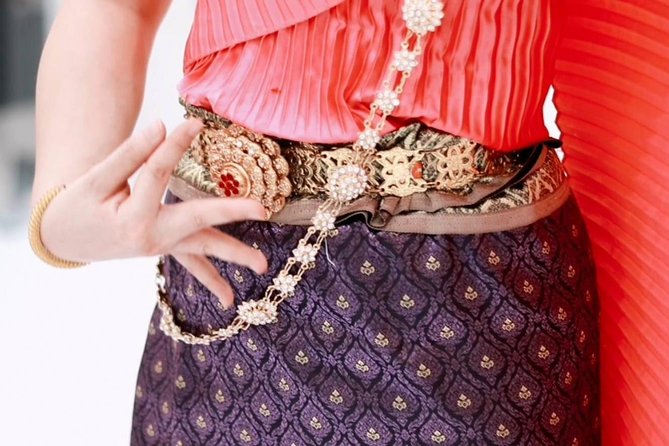 Thai Dance Class at Wat Arun - Snack, herbal drink, and the culture chat