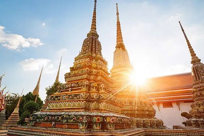 The Best Bangkok Temples - Dress Code and Etiquette: What to Wear so You Can Walk