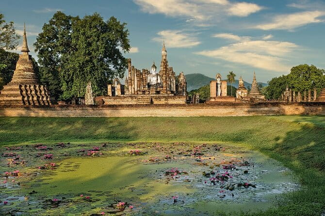 Three Temple Ayutthaya Tour with Scenic Boat Ride - Venice Ayothaya and the 45-minute boat ride: see the ruins from a new angle