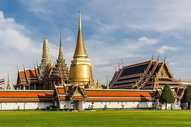 Three Temple Ayutthaya Tour with Scenic Boat Ride - Transfers, tuk-tuk hops, and staying comfortable on a short day