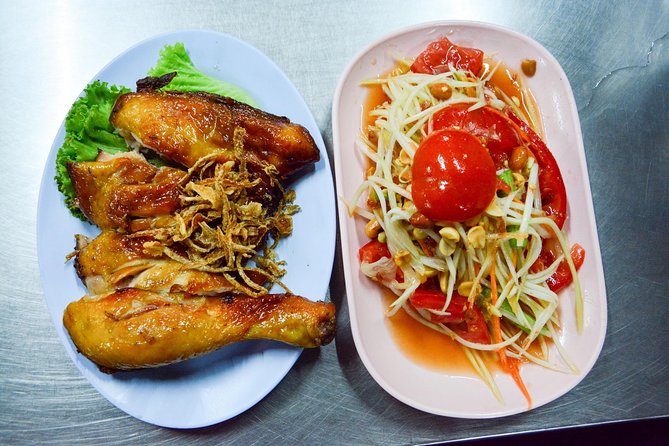 Timeless Thonburi Canal and Food Tour - Talat Phlu Market: dumplings, beefy noodles, and roll noodles
