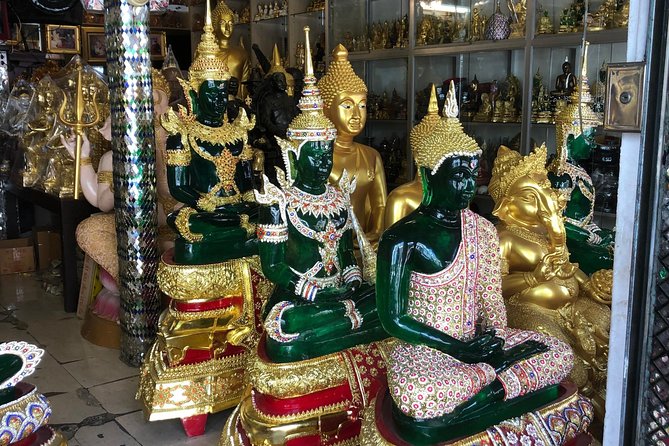 Top Highlight Bangkok Sights. Walking tour with Fun Local Guide! - Stop-by-stop: Wat Traimit to Talat Noi alleyways