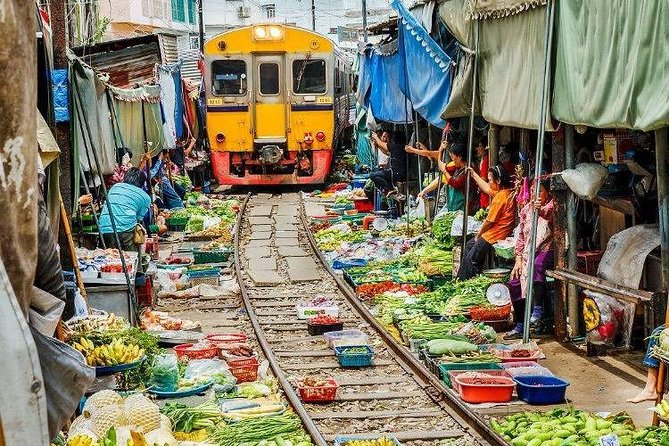 Train Market and Floating Market half day tour - The drive to Damnoen Saduak: switching gears to canal life