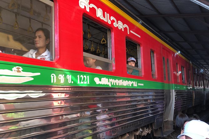 Train Market and Floating Market half day tour - Food, timing, and what to do about lunch