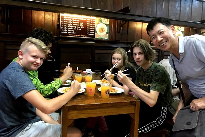 Tuk Tuk Bangkok Private Tour: WW2 Pad Thai, 360-Viewpoint, Chinatown (Pickup) - Why this tuk tuk evening tour actually works