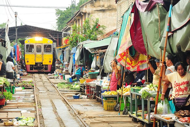 Unique Bangkok Markets: Train Market & Floating Market Adventure - A quick Bangkok sightseeing stop: a light orientation break