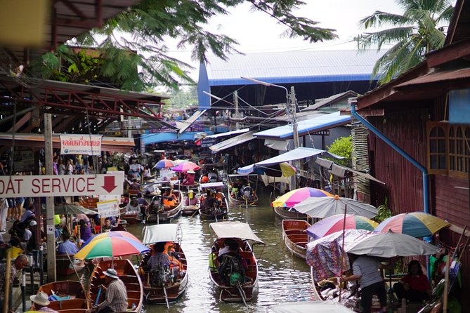 VIP Private Tour Damnoen Saduak+ Amphawa + Mae Klong Railway - Amphawa Floating Market: the highlight, especially after dark