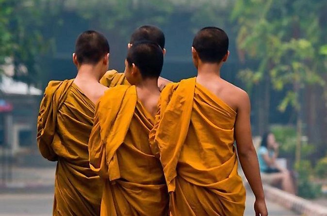 Visit temples in and around Bangkok with a former monk of 10 years - Wat Phra Kaew and Wat Phra Chetuphon: when Buddhism meets Bangkok’s spotlight