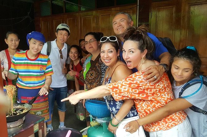Wat Paknam Walking Tour - Khlong Bang Luang Market: Floating-Market Past and Fish-Feeding Fun
